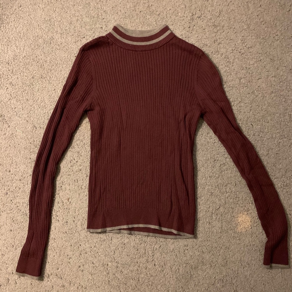 Maroon sweater
